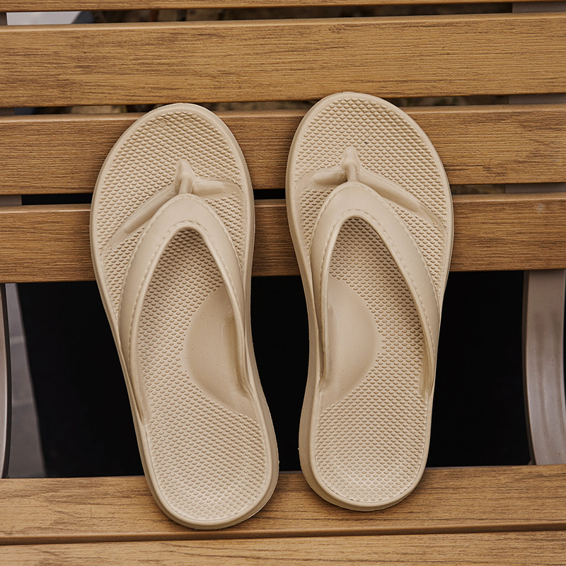 Tongs plates tendance pour fem - Men Shoes Essentials avis et prix