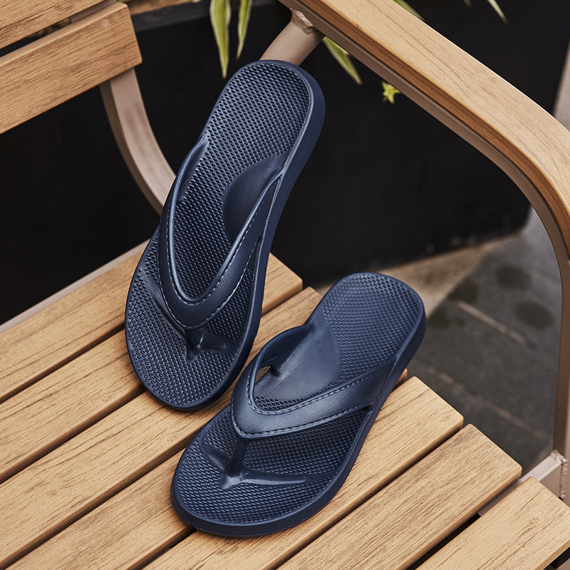 Tongs plates tendance pour fem - Men Shoes Essentials avis et prix